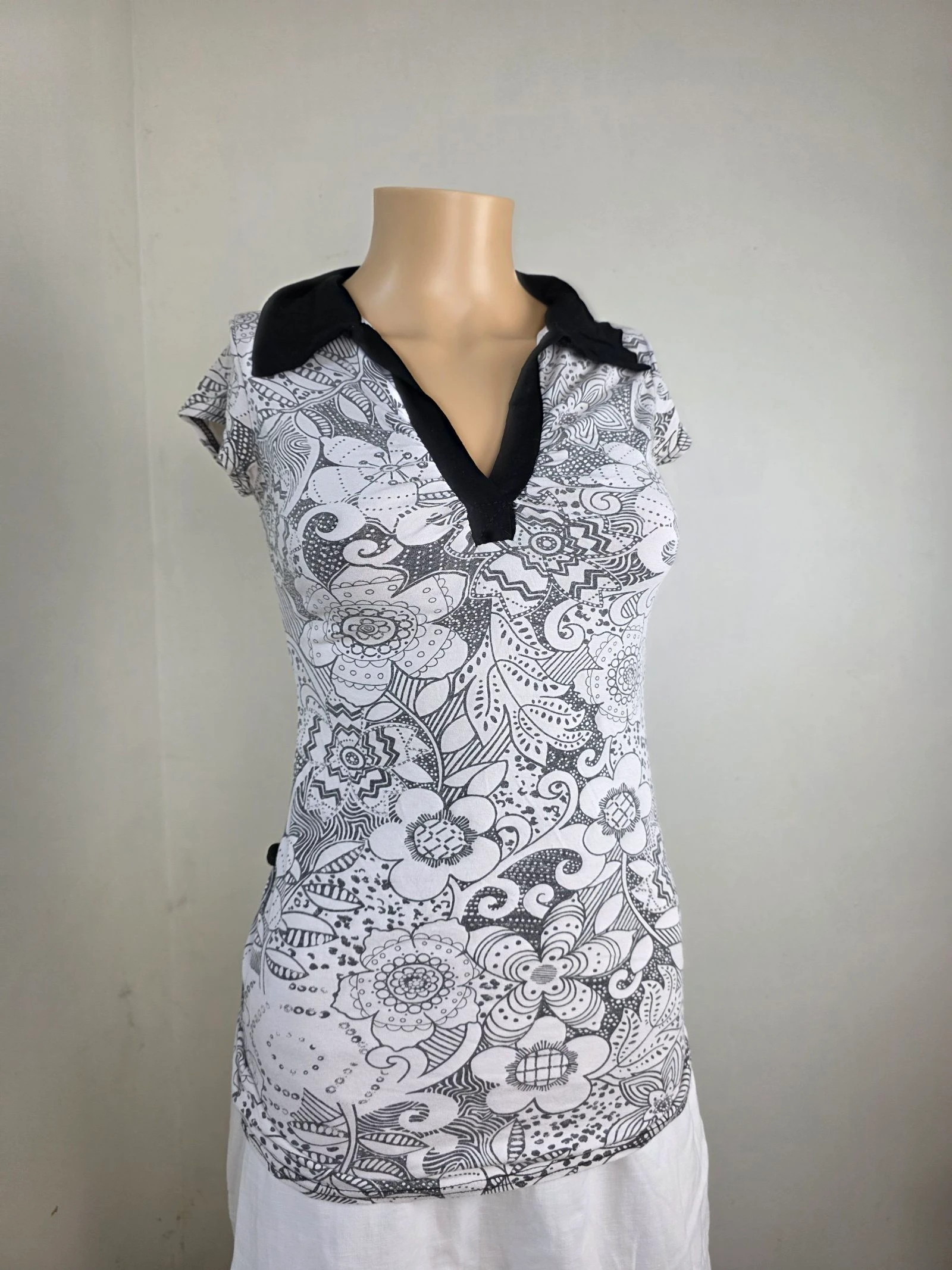 Polo-style top met bloemenprint 🍒vintage y2k jaren 90 en 2000 gemaakt in Frankrijk🍒maat 34/36 – photo 2